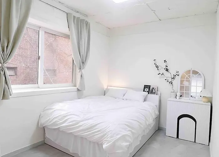 Near Hongik Station Apartment Seoul